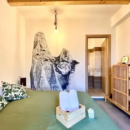 Bedandclimbing Guest house
